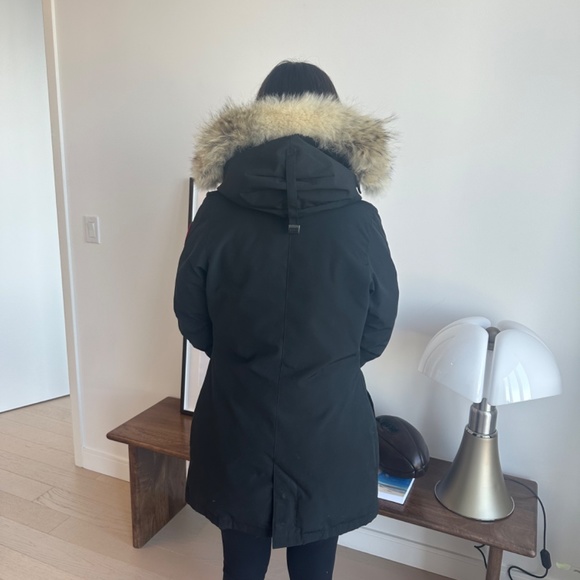 Canada goose parka fur - Picture 3 of 9